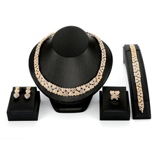 Europäische und amerikanische Qualitäts modelle angeordnet Liebe Legierung Diamant Halskette Ohrringe Armband Ring vierteiliges Set Ali Express explosive Modelle