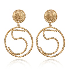Europäische und amerikanische Mode übertriebene englische Buchstaben S lange Ohrringe Legierung geometrische runde Metall hohle Ohrringe Ohrringe Frauen