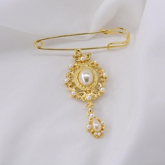 Fashion simple pearl rhinestone alloy brooch NHNT158360