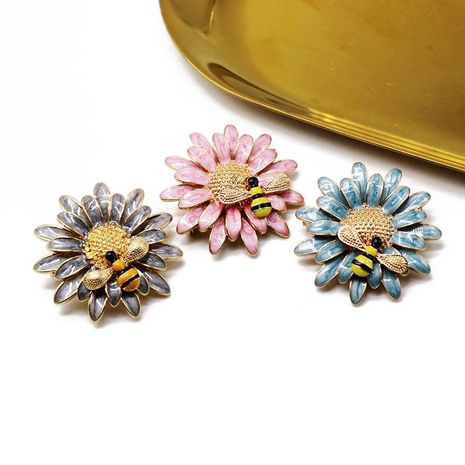 Exquisite color drop glaze flowers insect brooch chrysanthemum small bee shape pin three-dimensional beautiful brooch NHOM176523's discount tags