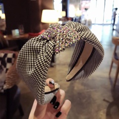 Korea Großhandels geschäft Haarschmuck Hahnen tritt Gitter Diamant Stirnband einfache breit krempige Haar höhle süße Mitte geknotete und verschraubte Stirnband