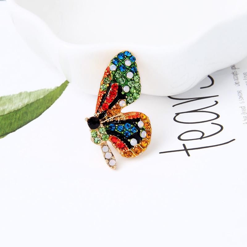 Linda mariposa pequea flor fresca con broche de diamantes NHQD141868