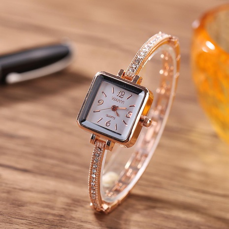 Correa cuadrada de moda con reloj británico de diamantes NHHK143255's discount tags