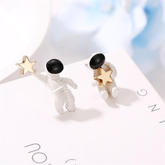 Cute astronaut picking star stud earrings NHDP145182