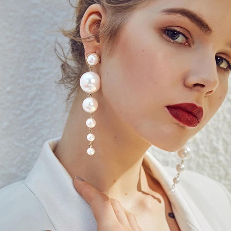 Han Zhi shang kreative einfache Größe künstliche Perlen lange Ohrringe weibliche trend ige atmos phä rische Ohrringe's discount tags