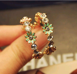 Boutique Korean fashion OL exquisite fashion small chrysanthemum simple earrings