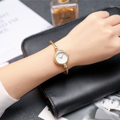 Mode dünnes Armband kleine glatte offene einfache Quarz Studenten Armband Uhr