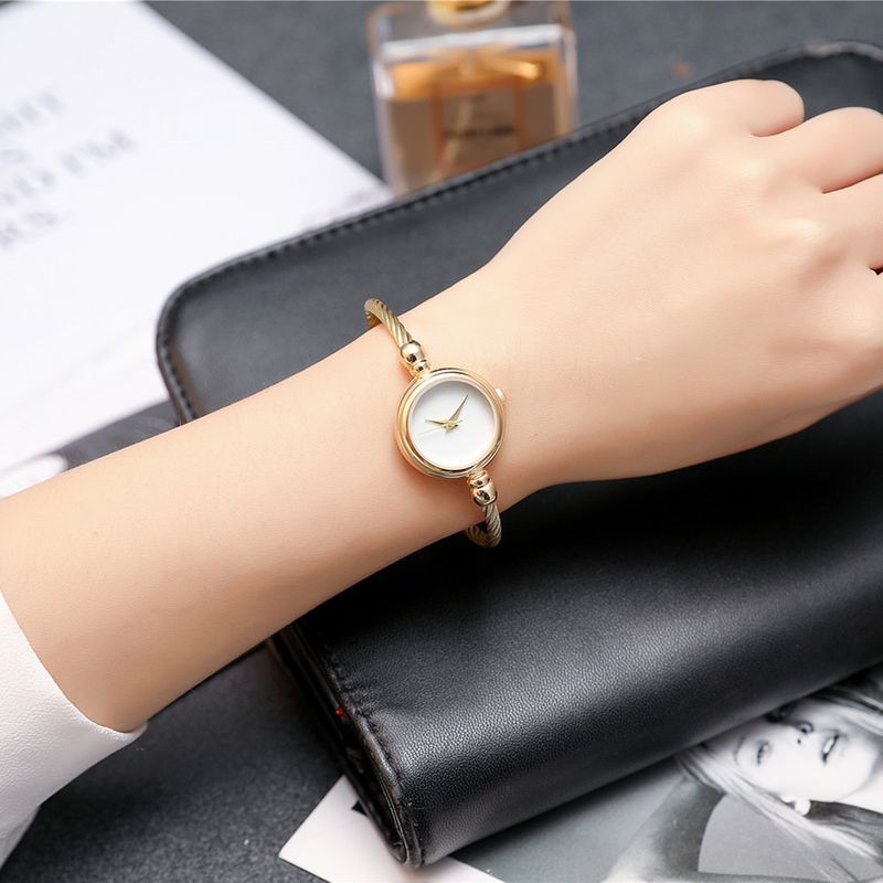Mode dnnes Armband kleine glatte offene einfache Quarz Studenten Armband Uhr