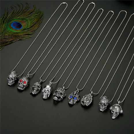 collier à pendentif tête de mort rétro exagérée serti de diamants's discount tags