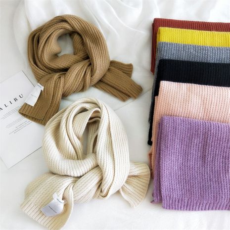 Écharpe tricotée de couleur unie's discount tags