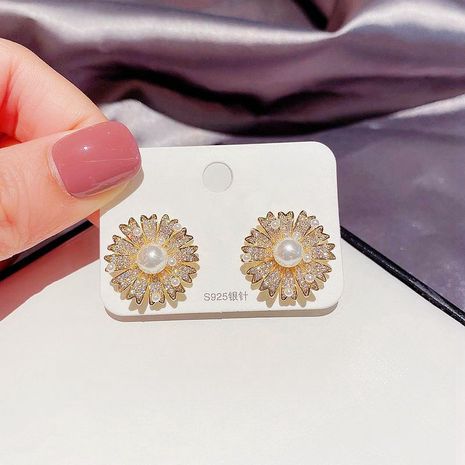 S925 Silber Nadel Zirkon mikro-eingelegte Blume Perle Ohrringe's discount tags