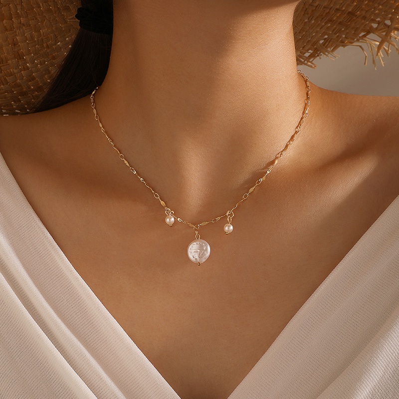 einfache retro geformte Perlenkette
