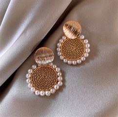 Geometric round mesh pearl earrings