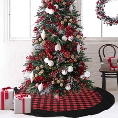 Roter und schwarzer karierter Flanellbaumrock der Weihnachtsdekoration
