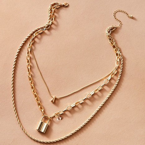 collier multicouche avec pendentif lettre cadenas en alliage's discount tags