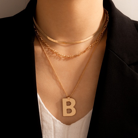 collier simple lettre B's discount tags