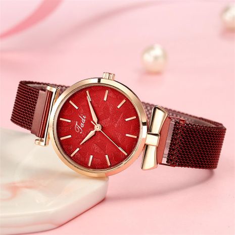Fashion Simple Magnet Band Women's Watch Leaf Surface Quartz Women's Mesh Band Watch's discount tags