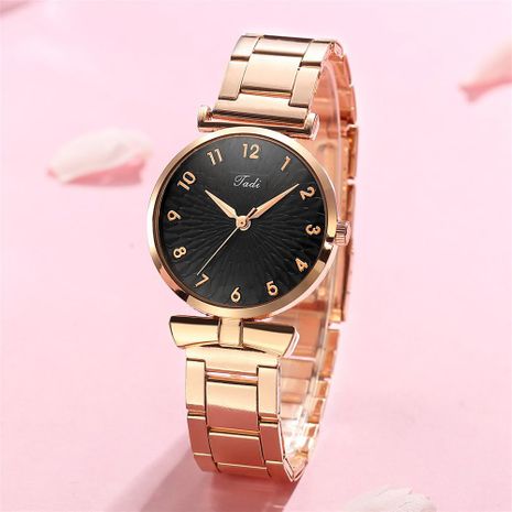 Elegante reloj de pulsera de acero simple para mujer Trend Digital Face Quartz Watch Reloj de mujer's discount tags