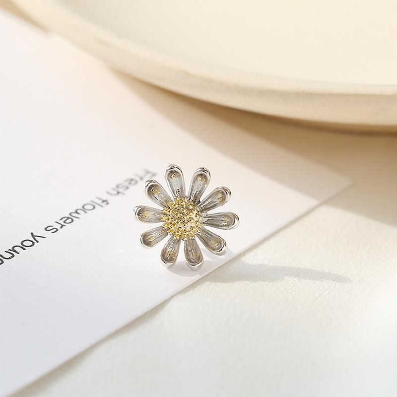 Mini small daisy cute floral collar pin female Korean brooch corsage shirt accessories pin collar buckle