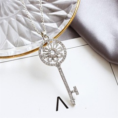 Koreanische Version von Herbst und Winter neue Produkte Großhandel Diamant Girlande Schlüssel Halskette weibliche lange Kette Mode Pullover Kette
