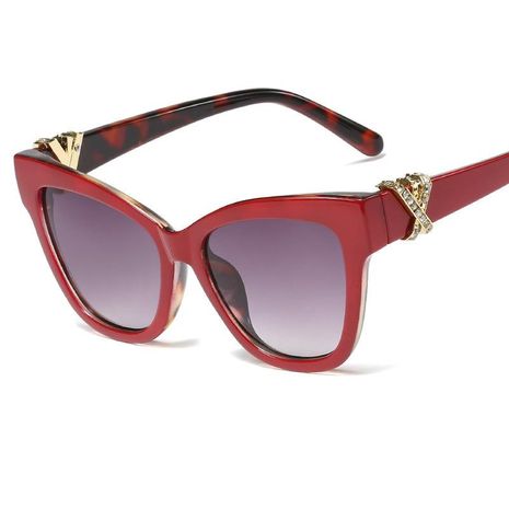 New Fashion Sunglasses Lady Trend Diamond Cat Eye Sunglasses's discount tags
