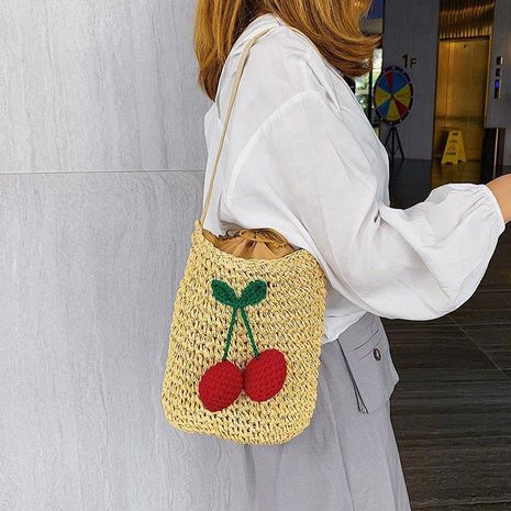Nuevo bolso de cubo de paja coreano bolso de mensajero tejido de cereza bolso de hombro bolso de playa bolso de playa de vacaciones's discount tags