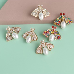 New fashion moth earrings insect modeling earrings pearl earrings wholesale
