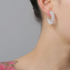 Nueva moda barroca retro en forma de C perla pendientes geométricos simples al por mayor