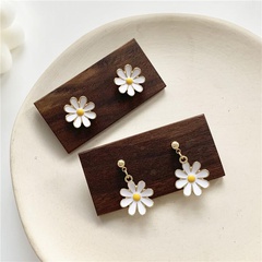 Korea's new fashion simple and fresh flowers daisy earrings wholesale