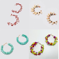 Nueva moda geométrica tejida a mano en forma de C perlas de arroz pendientes de concha bohemia nihaojewelry al por mayor