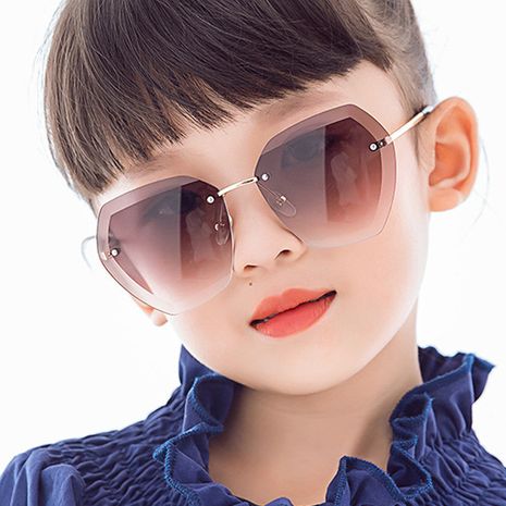 Nuevas gafas de sol poligonales sin marco de vanguardia para niños irregulares nuevas gafas de sol coloridas para niños y niñas al por mayor nihaojewelry's discount tags