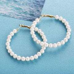 50727 Europäische und amerikanische heiße weiße Ohrringe voller Perlen neue kreative Retro einfache Ohrringe Frauen