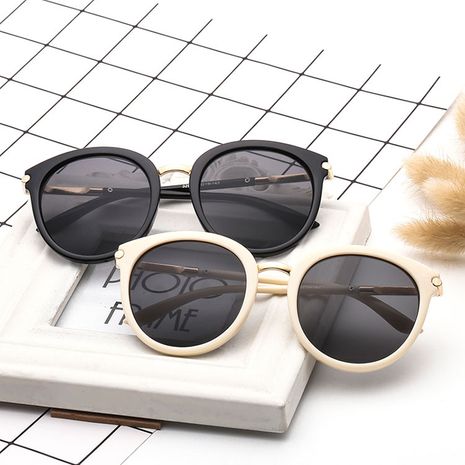 Moda coreana nueva tendencia marco redondo gafas de sol retro damas gafas de sol brillantes gafas de sol hombres al por mayor nihaojewelry's discount tags
