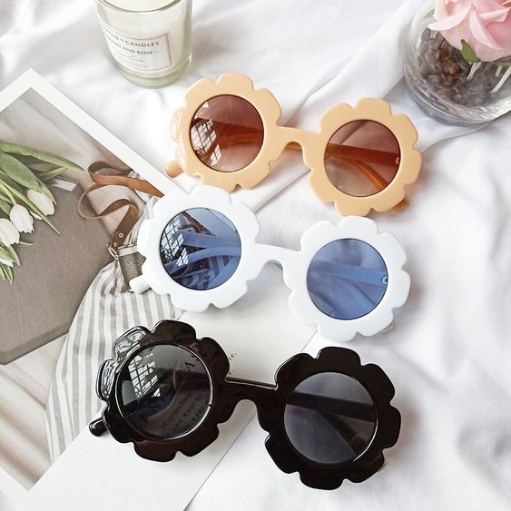 Mode Coreenne A La Mode Pour Enfants Petites Fleurs Lunettes De Soleil Mode Bebe Modeles Mignons