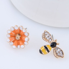 Korean fashion sweet OL simple flowers dripping bees asymmetric earrings nihaojewelry wholesale