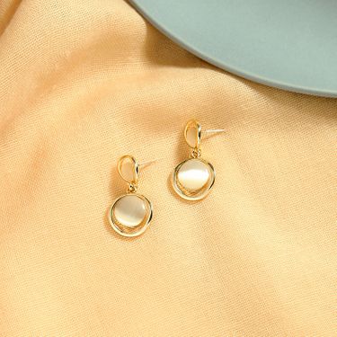 round earrings studs