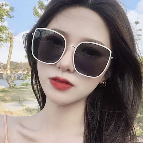 Caja de gafas de sol blanca nueva cara redonda coreana gafas de sol de protección UV al por mayor nihaojewelry's discount tags