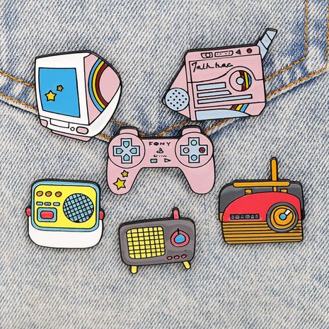 nouvelle broche créatif dessin animé rétro ordinateur de bureau vintage radio jeu animal de compagnie oeuf broche accessoires en gros nihaojewelry's discount tags