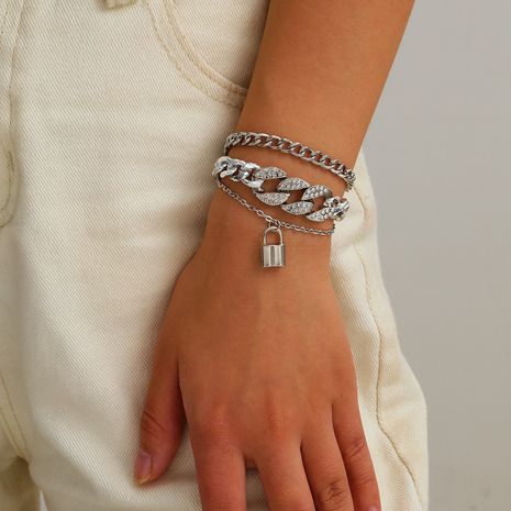 Joyería de aleación simple de moda exagerada de múltiples capas micro diamante bloqueo colgante pulsera mujer joyería al por mayor nihaojewelry's discount tags
