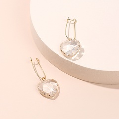 Koreanische Version der trend igen Mode transparenten Glas Diamant Ohrringe ins Hongkong-Stil Liebe Herzform Nischen süßes Temperament schlanke Ohrringe