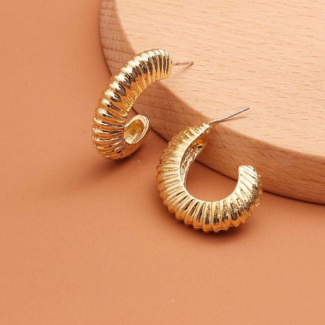 Mode offre spéciale rétro boucles d'oreilles en or couleur mate lumière simple boucles d'oreilles en forme de C femmes alliage oreille accessoires nihaojewelry's discount tags