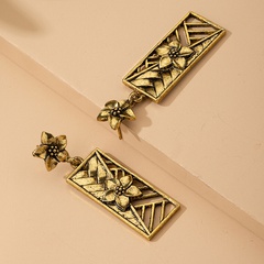 New French retro flower earrings geometric hollow simple palace earrings square earrings wholesale