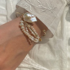 Pulsera de apertura de latón perla de agua dulce barroca en forma de pulsera de cadena de perlas hechas a mano nihaojewelry al por mayor