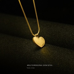 Fashion wave side small peach heart love-shaped titanium steel pendant clavicle necklace