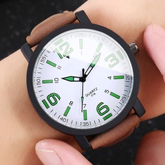 Reloj deportivo de moda para hombre de nueva venta caliente reloj de hombre de cuarzo de escala digital simple al por mayor