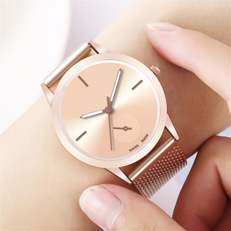 Nueva venta caliente moda simple escala de malla de plástico correa de reloj para mujer reloj de cuarzo al por mayor's discount tags