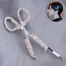 Korean fashion and sweet girl wearing diamondstudded scissors side hair clippicture4