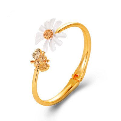 nouveau bracelet créatif abeille petite fleur marguerite en gros nihaojewelry NHMO248481's discount tags