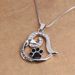 Nouveau collier de lettres de diamant de patte de chien en forme d'amour