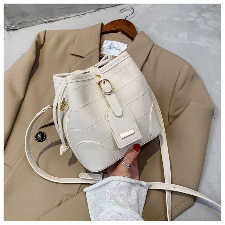 Neue trendige Mode Schulter Messenger Wild Bucket Lingge Stickgarn Small Bag